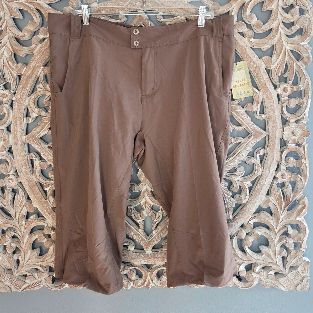 10,000 ft above sea level Women's Earth Brown Capris Pants size 14 NWT